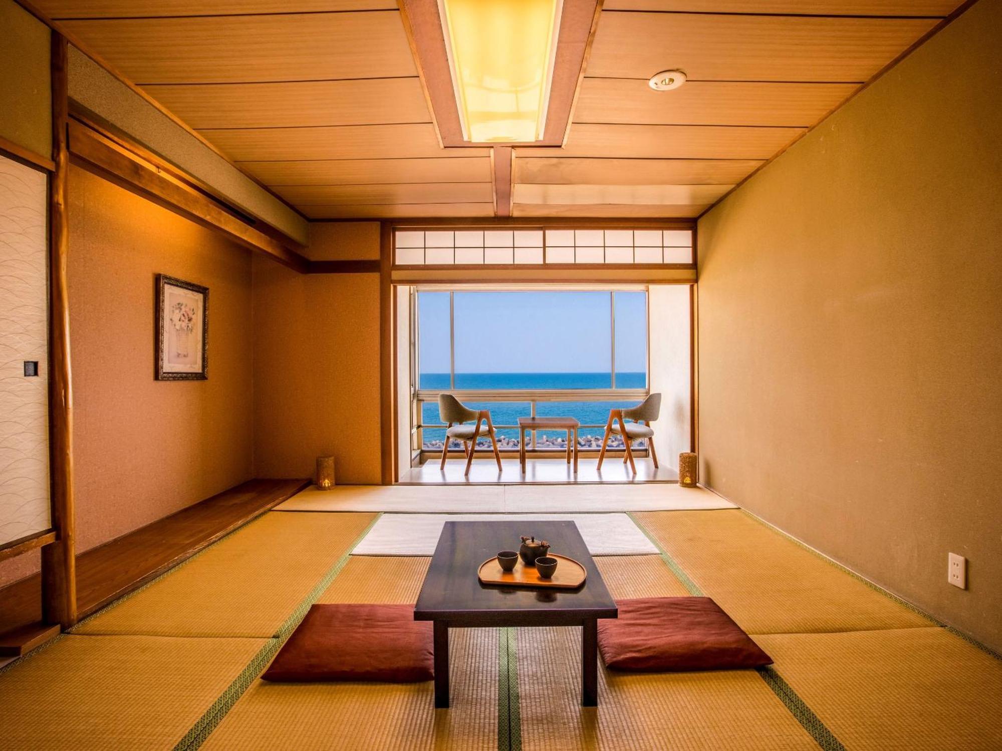 Ryokan Ooedo Onsen Monogatari Kaike 3*