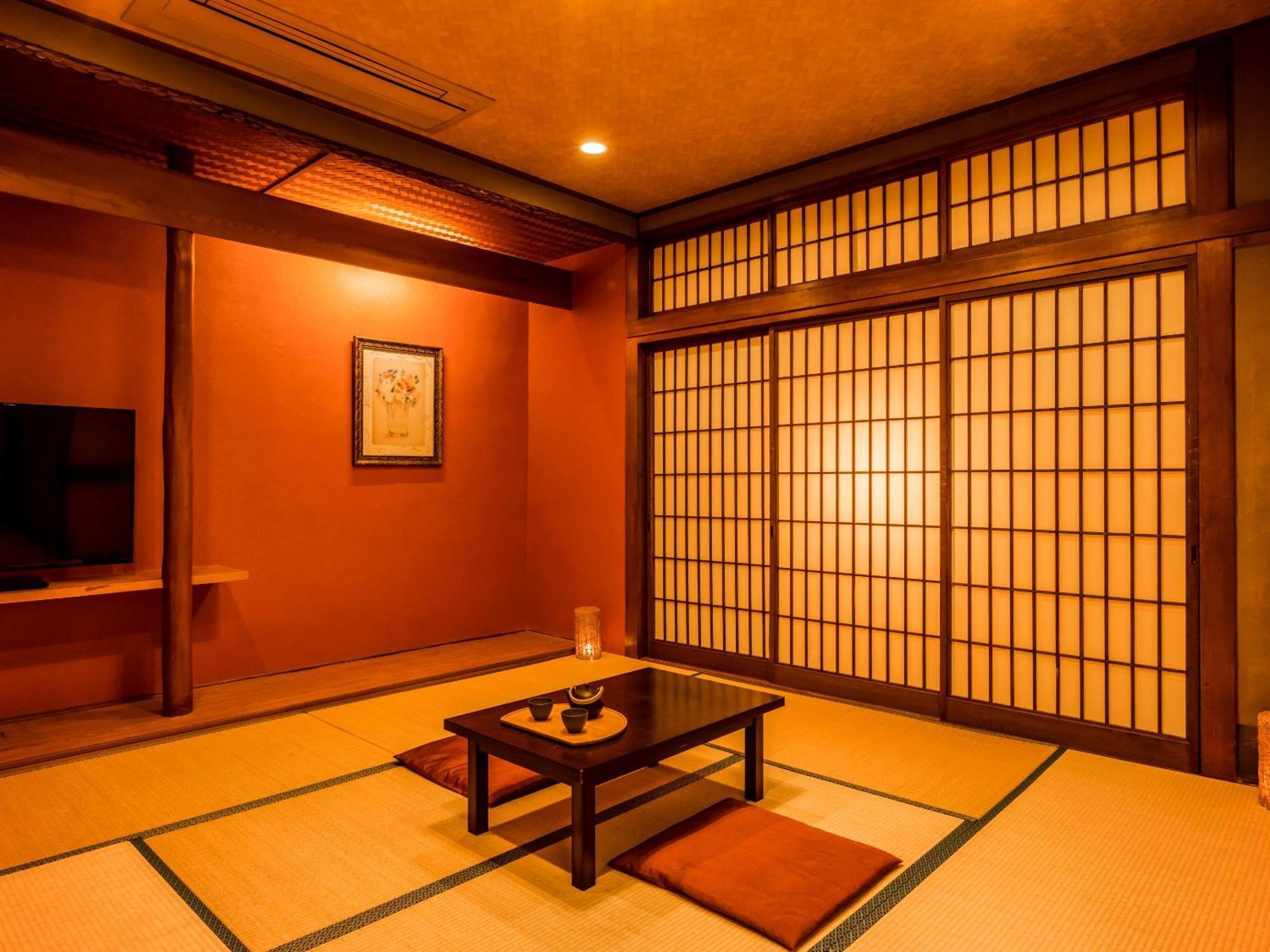 Ryokan Ooedo Onsen Monogatari Kaike 3*
